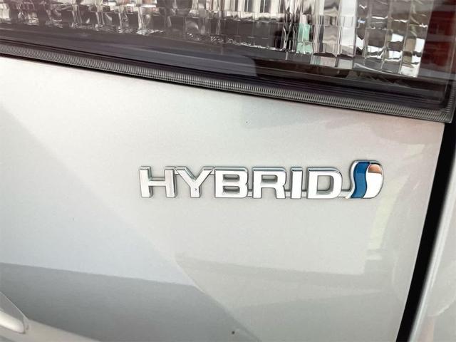 Photo of 2023 Celestial Silver Metallic Toyota Highlander Hybrid