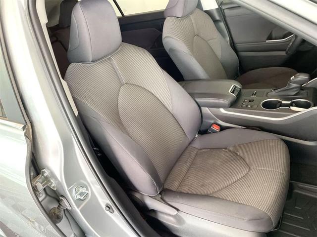 Photo of 2023 Celestial Silver Metallic Toyota Highlander Hybrid