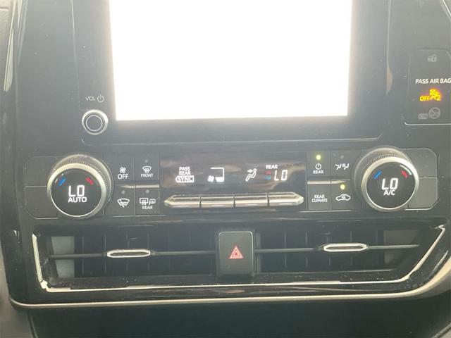 Photo of 2023 Celestial Silver Metallic Toyota Highlander Hybrid