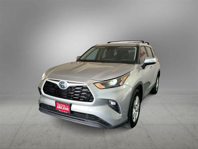 Photo of 2023 Celestial Silver Metallic Toyota Highlander Hybrid
