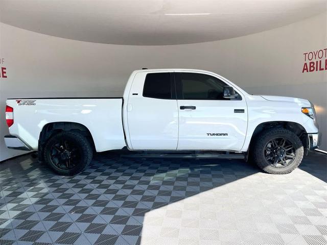 Photo of 2020 Super White Toyota Tundra