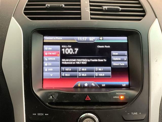 Photo of 2015 WHITE PLATINUM MET TRI-COAT Ford Explorer