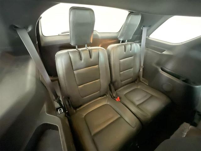Photo of 2015 WHITE PLATINUM MET TRI-COAT Ford Explorer