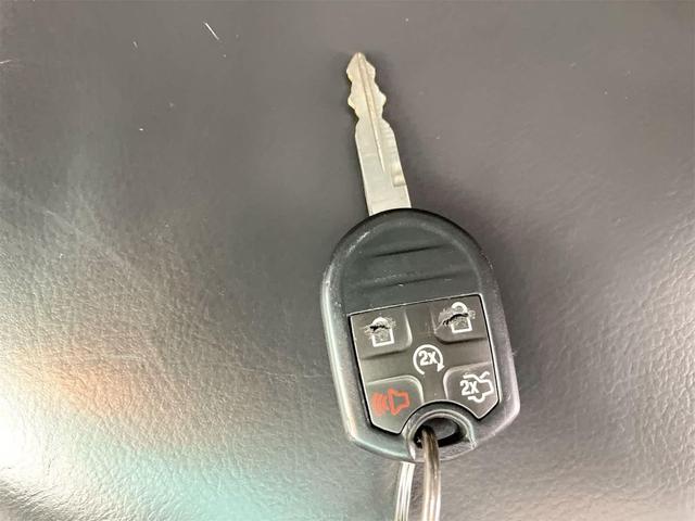 Photo of 2015 WHITE PLATINUM MET TRI-COAT Ford Explorer