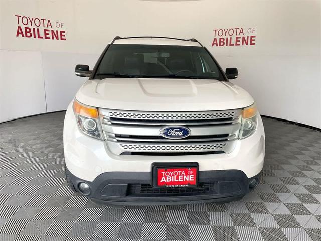 Photo of 2015 WHITE PLATINUM MET TRI-COAT Ford Explorer