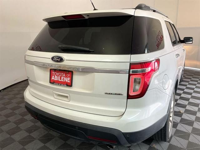Photo of 2015 WHITE PLATINUM MET TRI-COAT Ford Explorer