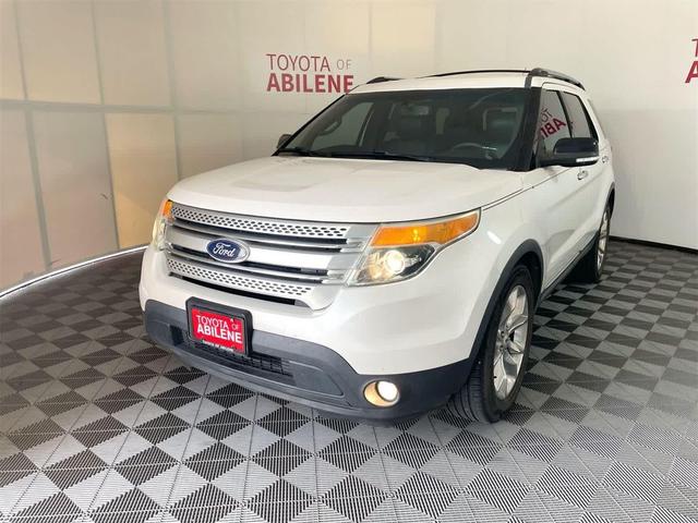 Photo of 2015 WHITE PLATINUM MET TRI-COAT Ford Explorer