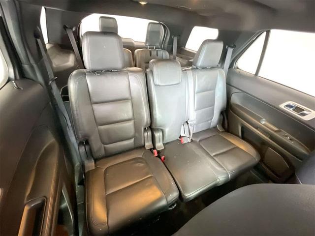 Photo of 2015 WHITE PLATINUM MET TRI-COAT Ford Explorer