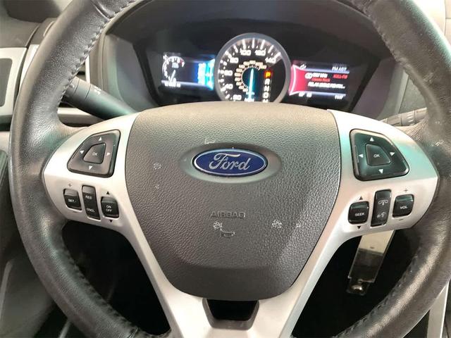 Photo of 2015 WHITE PLATINUM MET TRI-COAT Ford Explorer