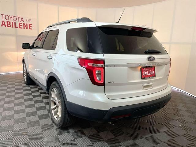 Photo of 2015 WHITE PLATINUM MET TRI-COAT Ford Explorer
