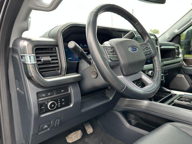 Photo of 2023 Agate Black Metallic Ford F-250
