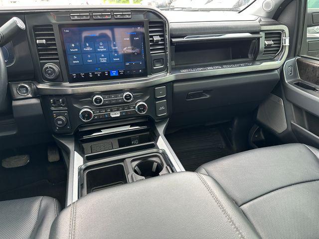 Photo of 2023 Agate Black Metallic Ford F-250