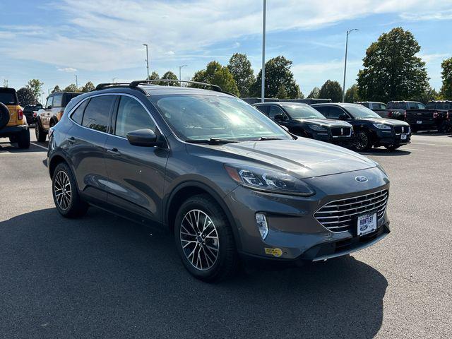Photo of 2022 Carbonized Gray Metallic Ford Escape