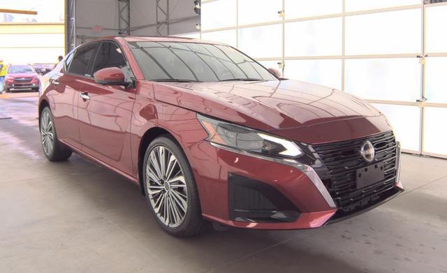 Photo of 2023 Scarlet Ember Tintcoat Nissan Altima