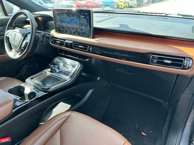 Photo of 2022 Asher Gray Metallic Clearcoat Lincoln Nautilus