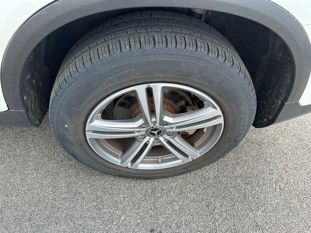Photo of 2022 White Mercedes-Benz GLC 300