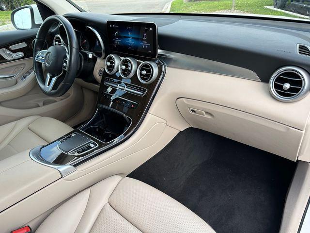 Photo of 2022 White Mercedes-Benz GLC 300