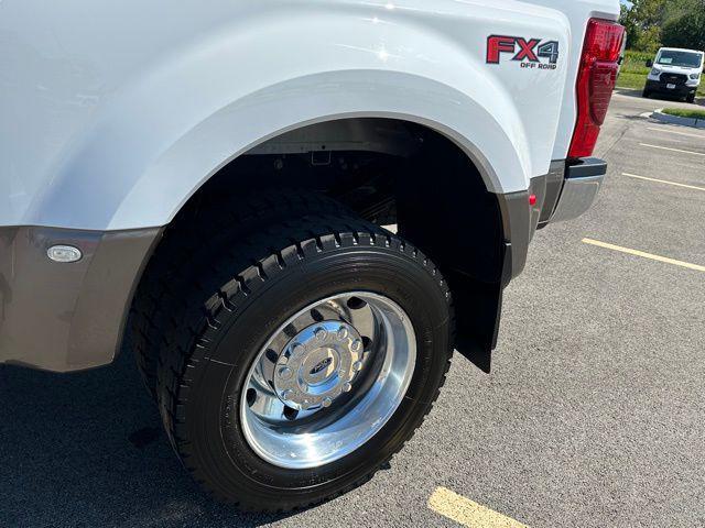 Photo of 2022 White Ford F-450