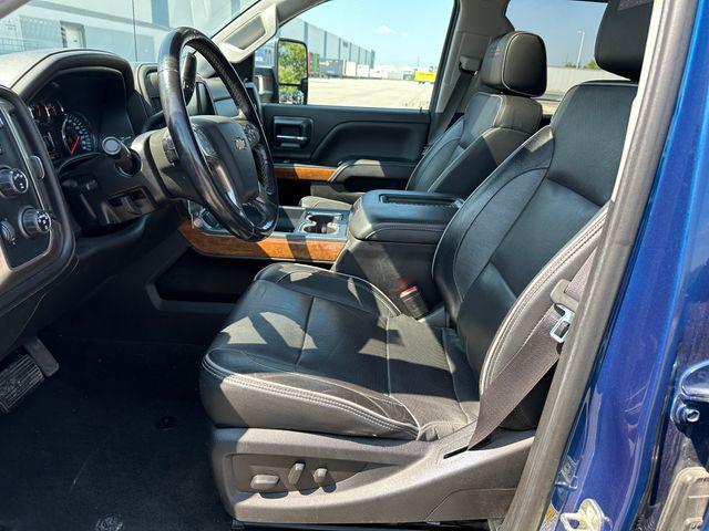 Photo of 2018 Deep Ocean Blue Metallic Chevrolet Silverado 2500