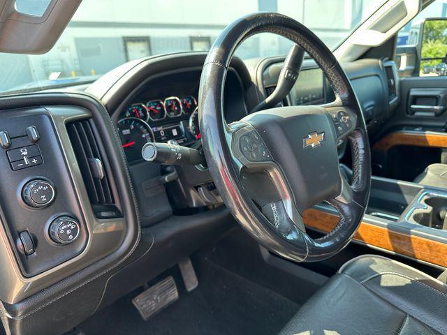 Photo of 2018 Deep Ocean Blue Metallic Chevrolet Silverado 2500