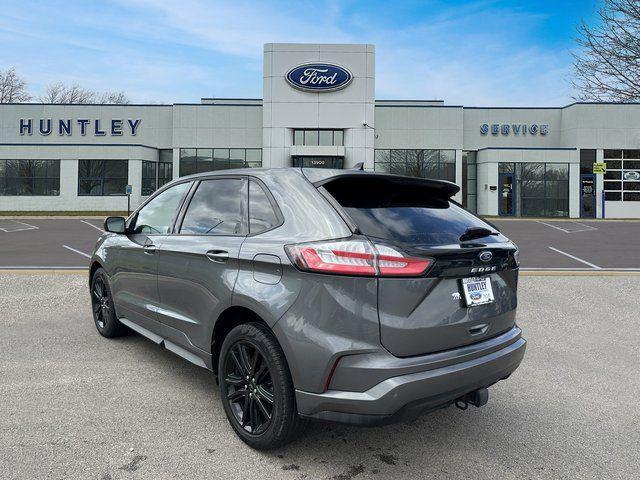 Photo of 2022 Carbonized Gray Metallic Ford Edge