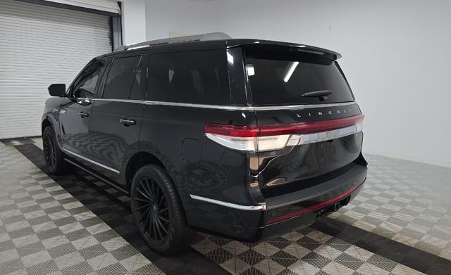 Photo of 2023 Infinite Black Metallic Clearcoat Lincoln Navigator