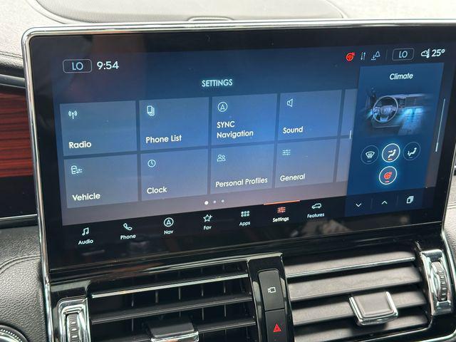Photo of 2023 Infinite Black Metallic Clearcoat Lincoln Navigator