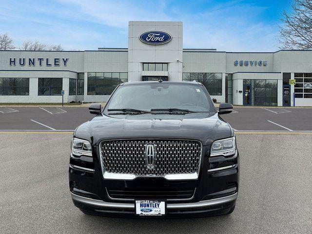 Photo of 2023 Infinite Black Metallic Clearcoat Lincoln Navigator