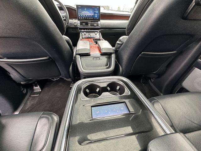 Photo of 2023 Infinite Black Metallic Clearcoat Lincoln Navigator