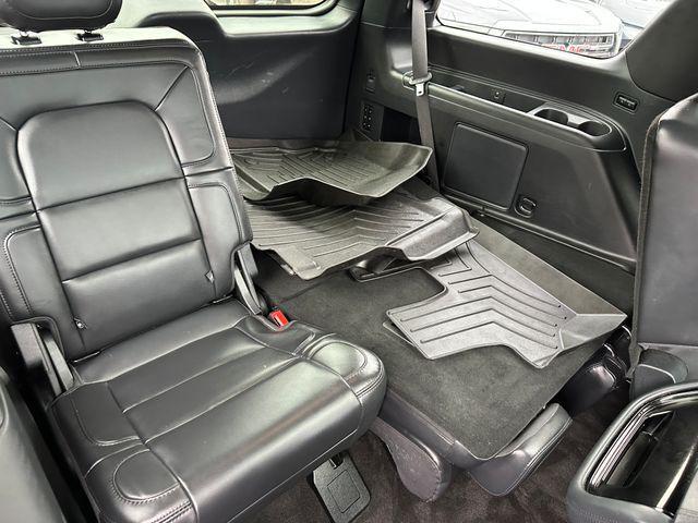 Photo of 2023 Infinite Black Metallic Clearcoat Lincoln Navigator