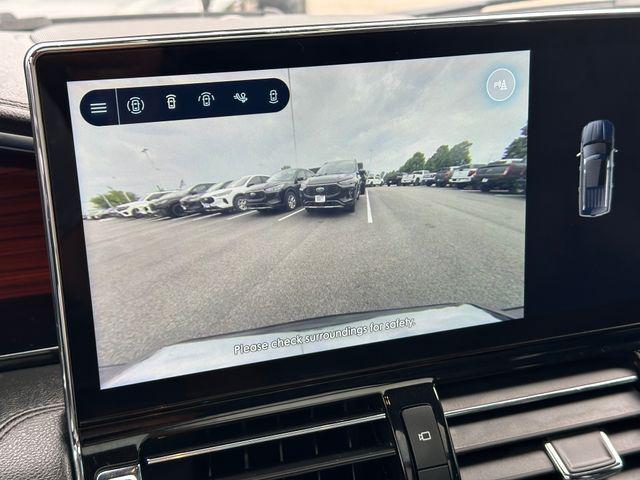 Photo of 2023 Infinite Black Metallic Clearcoat Lincoln Navigator