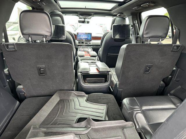 Photo of 2023 Infinite Black Metallic Clearcoat Lincoln Navigator