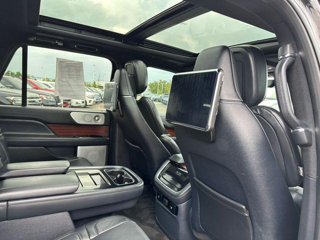 Photo of 2023 Infinite Black Metallic Clearcoat Lincoln Navigator