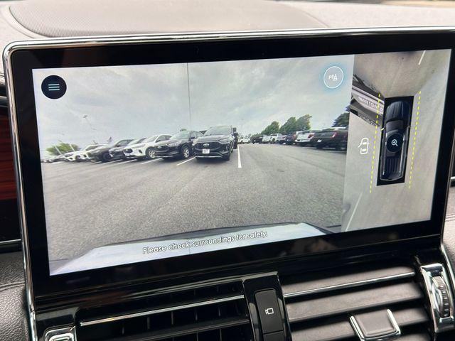 Photo of 2023 Infinite Black Metallic Clearcoat Lincoln Navigator