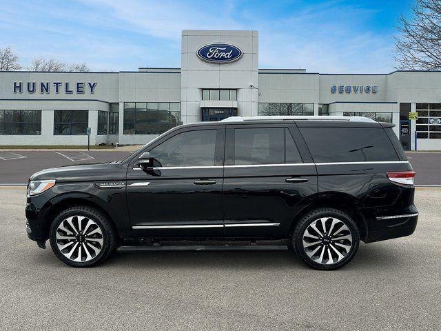 Photo of 2023 Infinite Black Metallic Clearcoat Lincoln Navigator