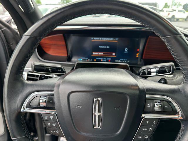 Photo of 2023 Infinite Black Metallic Clearcoat Lincoln Navigator