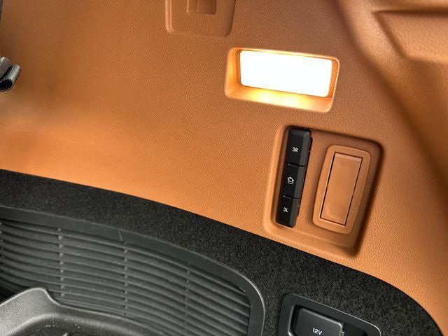 Photo of 2023 Infinite Black Metallic Clearcoat Lincoln Aviator
