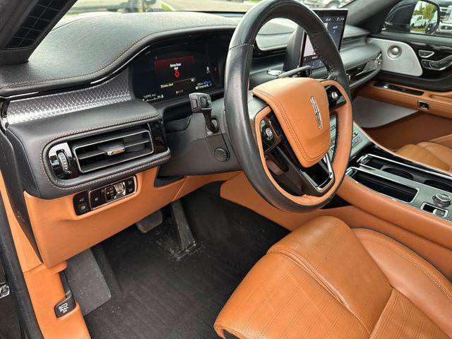 Photo of 2023 Infinite Black Metallic Clearcoat Lincoln Aviator
