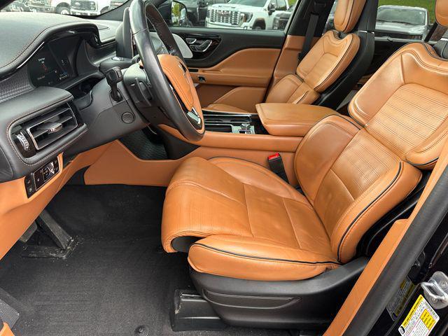 Photo of 2023 Infinite Black Metallic Clearcoat Lincoln Aviator