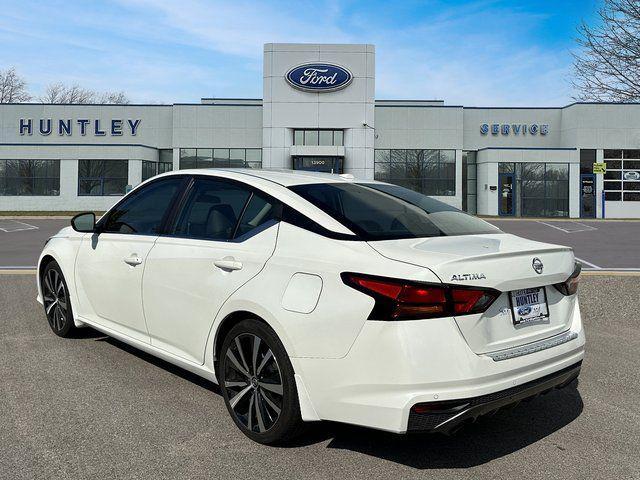 Photo of 2020 Pearl White Tricoat Nissan Altima