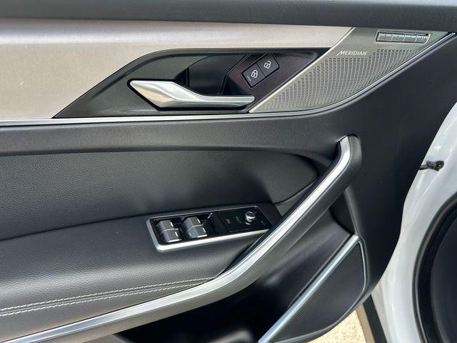 Photo of 2025 Fuji White Jaguar F-PACE