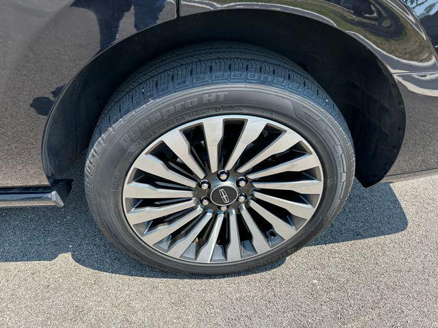 Photo of 2021 Infinite Black Lincoln Navigator