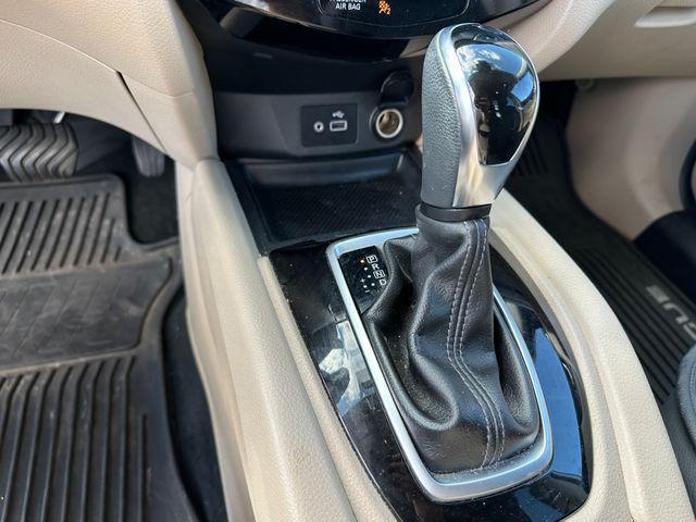 Photo of 2019 Pearl White Tricoat Nissan Rogue