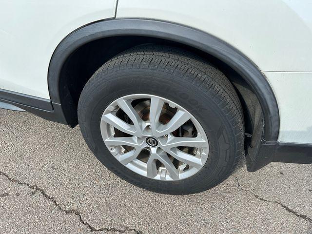 Photo of 2019 Pearl White Tricoat Nissan Rogue