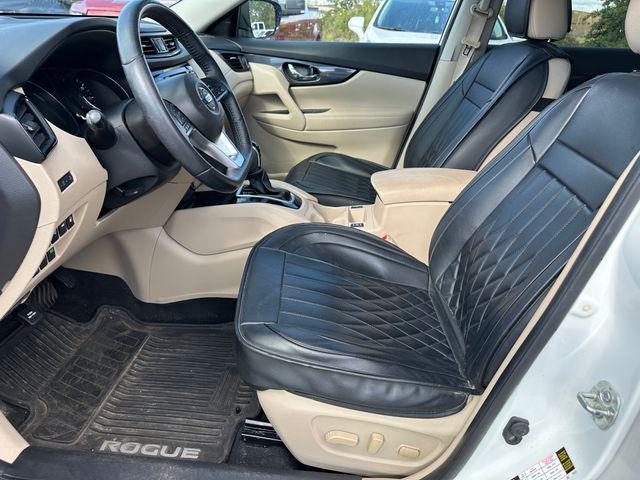 Photo of 2019 Pearl White Tricoat Nissan Rogue
