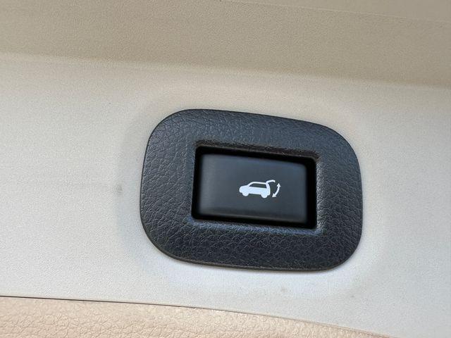 Photo of 2019 Pearl White Tricoat Nissan Rogue