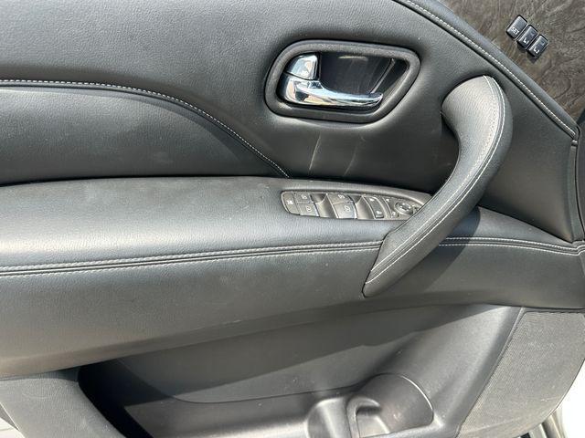 Photo of 2021 Liquid Platinum INFINITI QX80