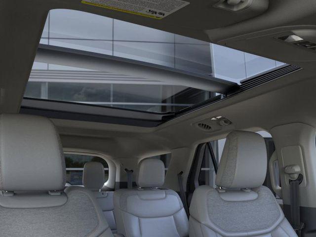 Photo of 2025 Space White Metallic Ford Explorer
