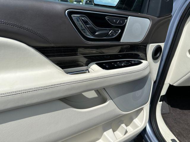 Photo of 2024 Crystal Blue Metallic Lincoln Navigator