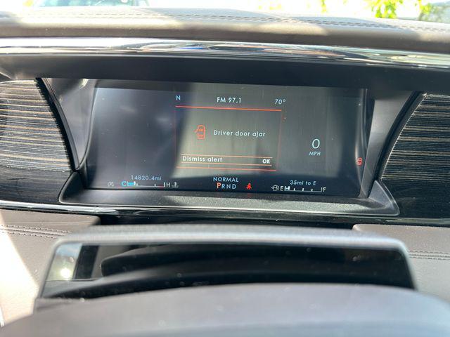 Photo of 2024 Crystal Blue Metallic Lincoln Navigator